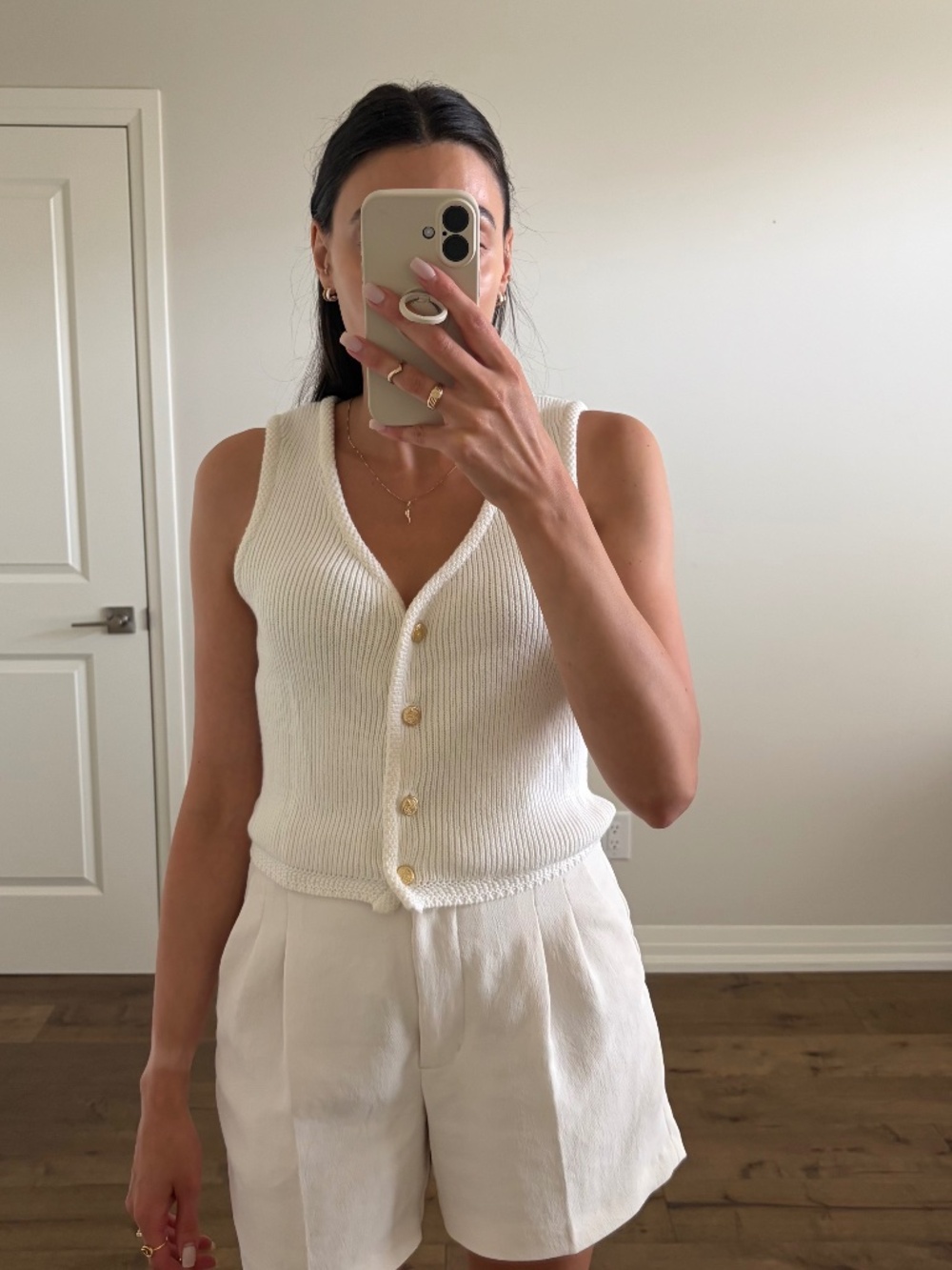 Abercrombie Women’s Sweater Vest White Knit with Gold Buttons Size XS